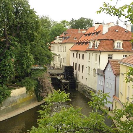 Apartment Dum U Cerneho Beranka Praag Kamer foto